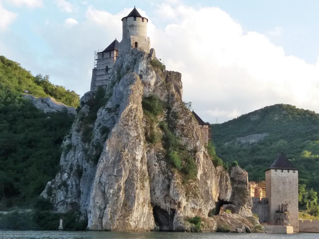 Apartmán Zlatna Ribica Golubac Exteriér fotografie